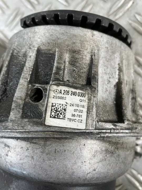 Moottorin Kiinnike Mercedes C-Class W205 OEM A2052400300 image 5