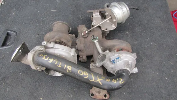 VOLVO XC60 2.0 D4 Turbocompresor 181CV OEM 31293086 image 2