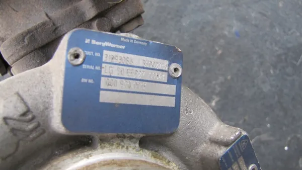 VOLVO XC60 2.0 D4 Turbocompresor 181CV OEM 31293086 image 3