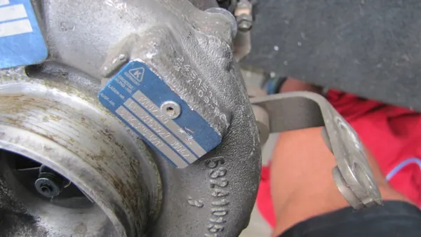 VOLVO XC60 2.0 D4 Turbocompresor 181CV OEM 31293086 image 4