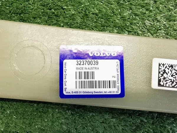 Volvo XC60 II Achterveringveer OEM 32370039 image 8