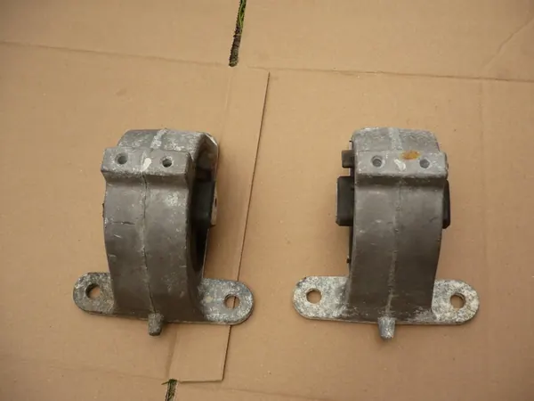 Supporto motore Chrysler 04861273AA image 2