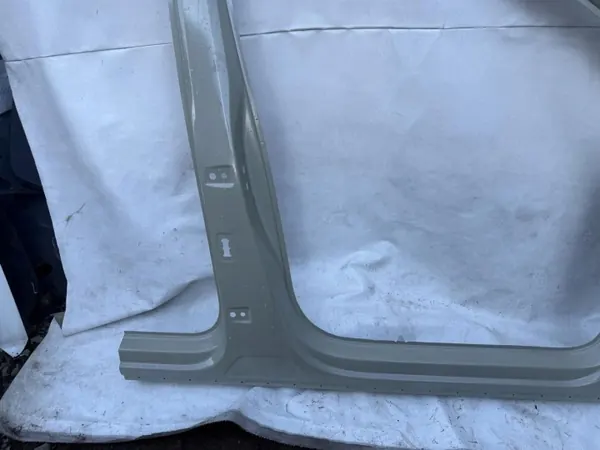 Poteau de seuil avant droit OEM 5NL809606D VW Tiguan image 3