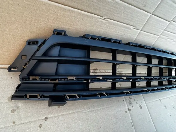 Grade central dianteira VW Jetta image 2