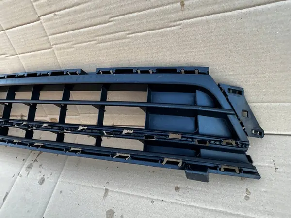 Grade central dianteira VW Jetta image 3