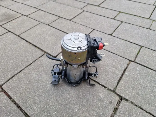 Pompe de suspension Citroen C5 I avant restylage OEM 9641698480 image 10