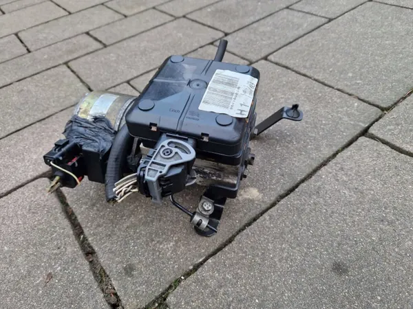Pompe de suspension Citroen C5 I avant restylage OEM 9641698480 image 3