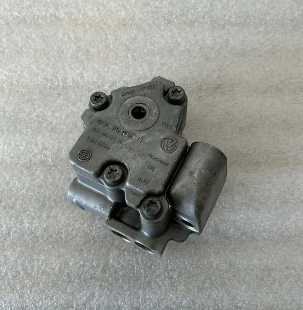 Pompe à huile d'occasion OEM 03L115105D VW Audi 2.0 TDI image 2