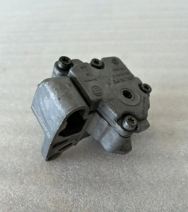 Pompe à huile d'occasion OEM 03L115105D VW Audi 2.0 TDI image 3