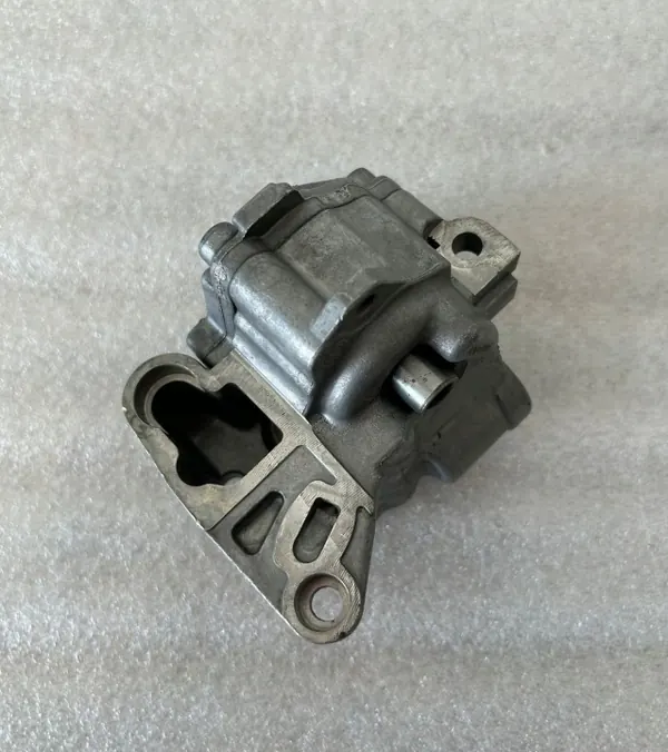 Pompe à huile d'occasion OEM 03L115105D VW Audi 2.0 TDI image 5