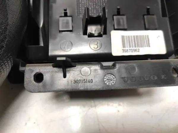 Reposabrazos Volvo V70 I OEM 39870962 - Usado image 3