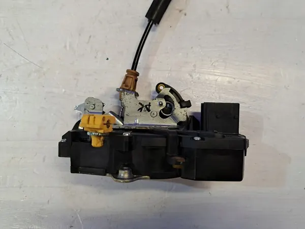 Vänster framdörrslås CHEVROLET TAHOE 5.3L image 2