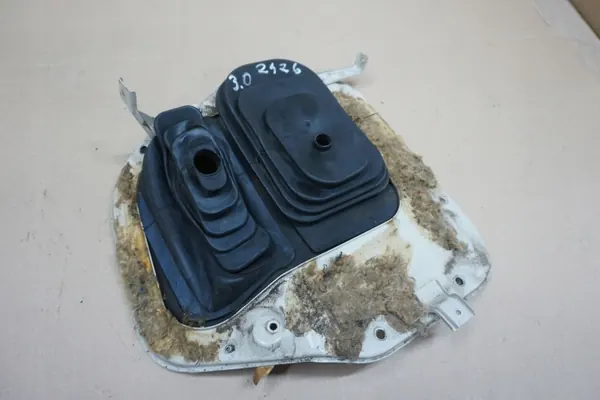 Botte de levier Nissan Patrol Y61 OEM PATROL Y61 MIESZEK image 2