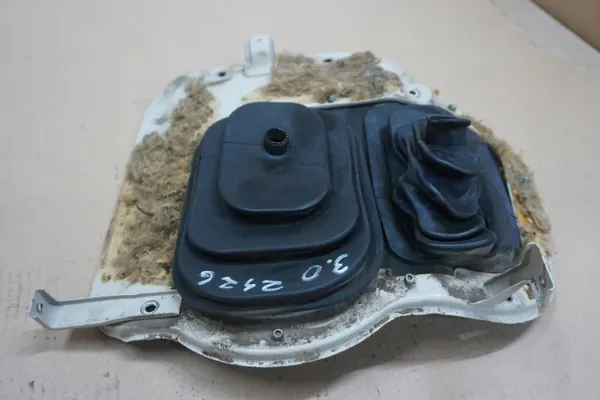 Botte de levier Nissan Patrol Y61 OEM PATROL Y61 MIESZEK image 4