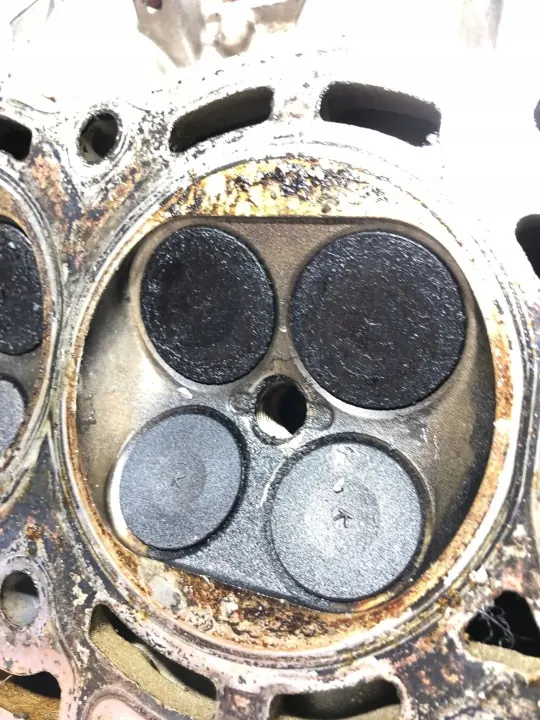 Volvo Motorzylinderkopf OEM 1xi130 - Gebraucht image 9