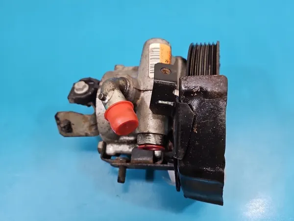 Servostyrningspump Citroen Nemo 1.4 HDI OEM image 4
