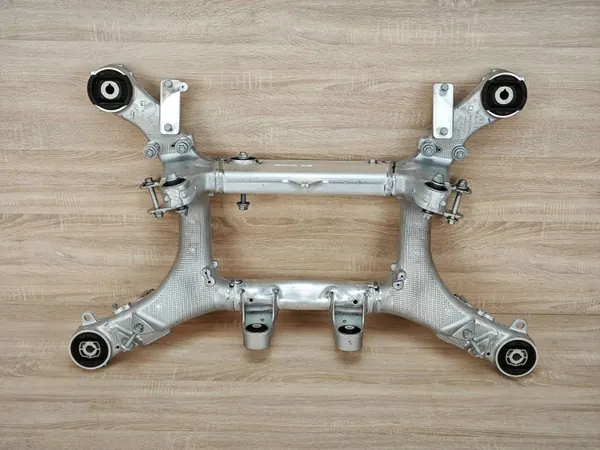 Porte-suspension arrière BMW OE 6861201 d'occasion image 2