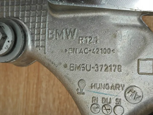 Porte-suspension arrière BMW OE 6861201 d'occasion image 10