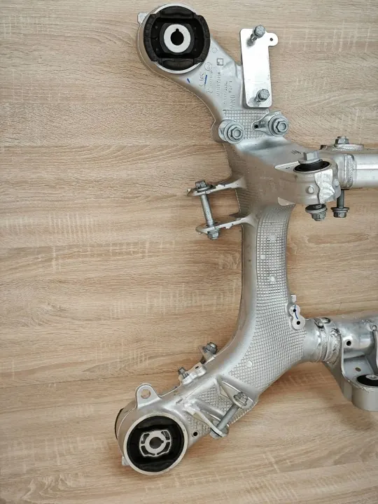 Porte-suspension arrière BMW OE 6861201 d'occasion image 7