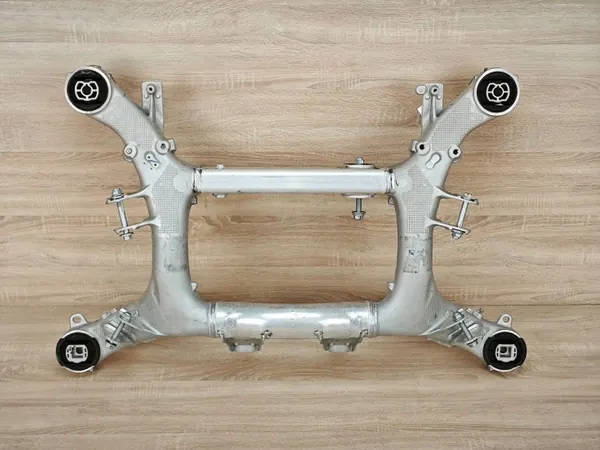 Porte-suspension arrière BMW OE 6861201 d'occasion image 8