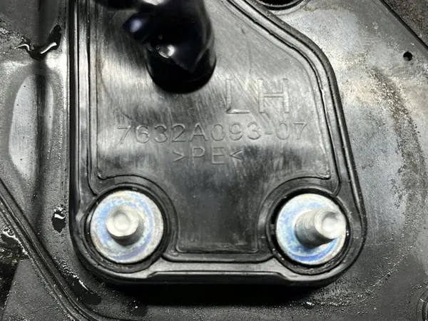 MITSUBISHI LANCER VIII VASEN PEILI 5 PIN MUSTA OEM image 3