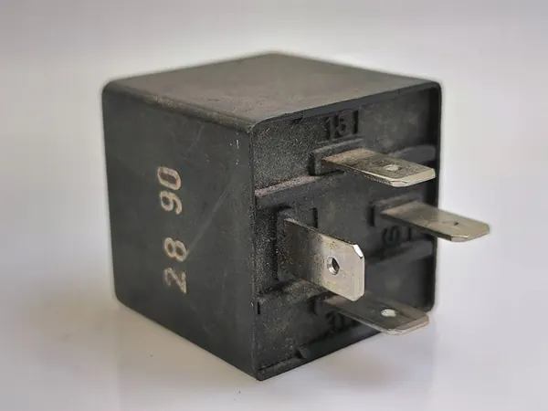 Audi 80 90 S2 B4 1992 Rela OEM 191919376A image 2