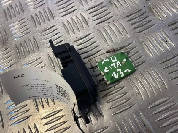 Relais de ventilateur chauffage OEM A51004200 Mercedes-Benz image 3