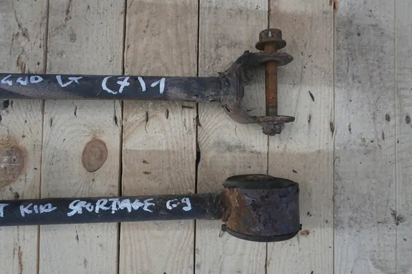 KIA SPORTAGE II 2004-2010 Braccio di controllo 551102E101 image 4