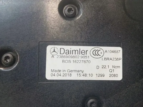 Persiana de porta-bagagens Mercedes A238 OEM A2386909802 image 3
