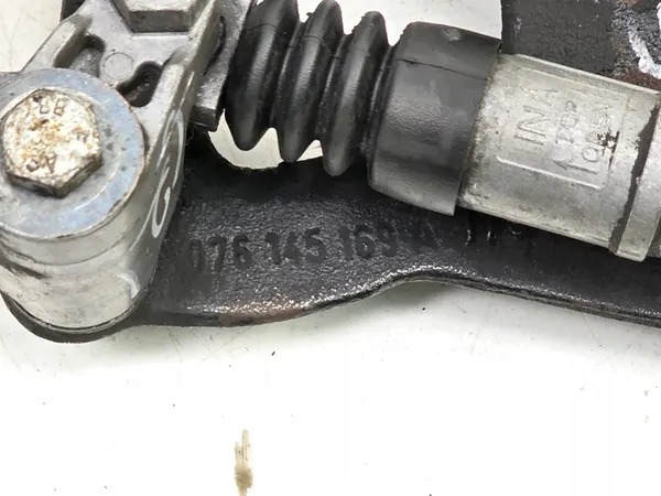 VW CRAFTER 2.5 TDI Fäste 076145169A image 7