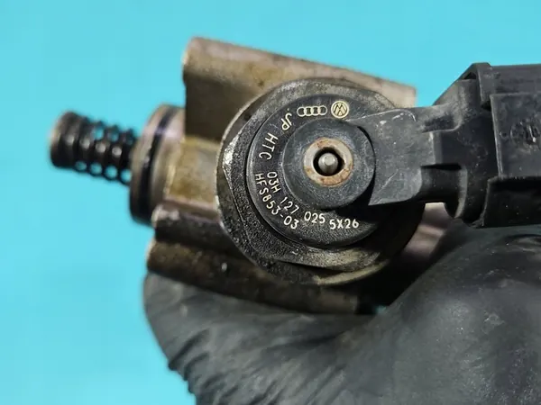 Bränslepump Audi Q7 I 4L 3.6 V6 FSI 03H127025 3 Pin image 10