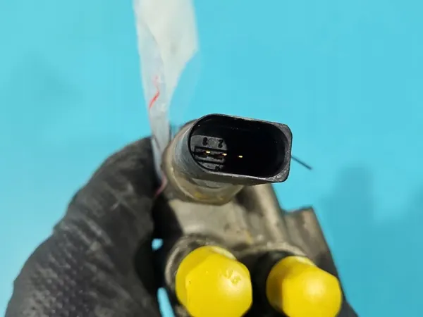 Bränslepump Audi Q7 I 4L 3.6 V6 FSI 03H127025 3 Pin image 6