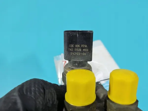 Bränslepump Audi Q7 I 4L 3.6 V6 FSI 03H127025 3 Pin image 7