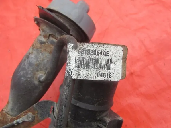 Dodge RAM 1500 5.7i 2018 Bränslefyllningsrör OEM 68192064AE image 3