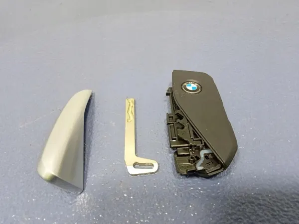 BMW IX2 U10 Avain OEM 5B3E8B6 - Käytetty Kunnossa image 4