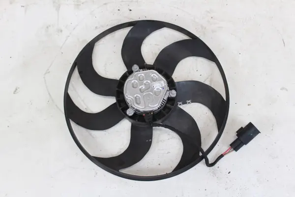 BMW X1 F48 F49 Radiatorventilator OEM 7636069 image 2