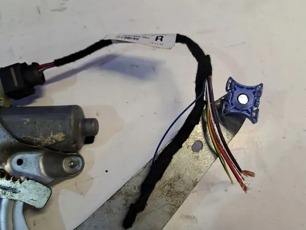 Elevador de vidro dianteiro direito VOLVO S60 I 30784579 image 3