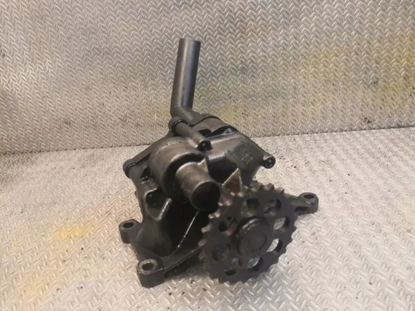 Bomba de óleo Mercedes-Benz OEM 1121810020 - Usada image 2