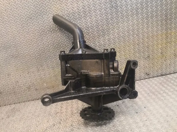 Bomba de óleo Mercedes-Benz OEM 1121810020 - Usada image 3