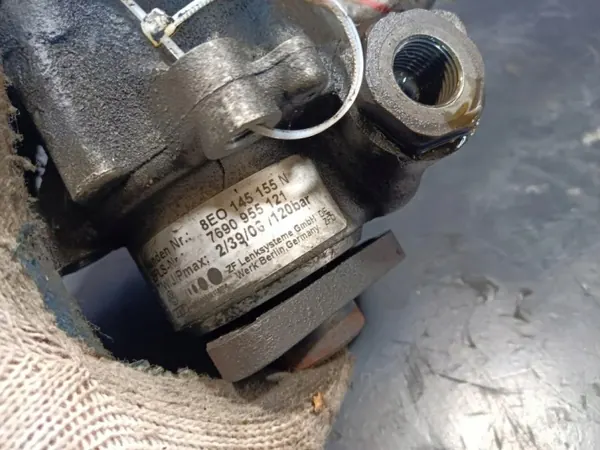 Pompe de direction assistée OEM 8E0145155N pour Audi A4 image 4