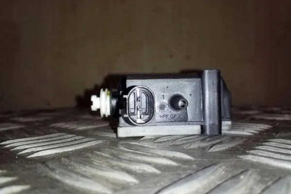 Bränsletankluckmotor BMW X1 (E84) 2.0L Diesel image 3