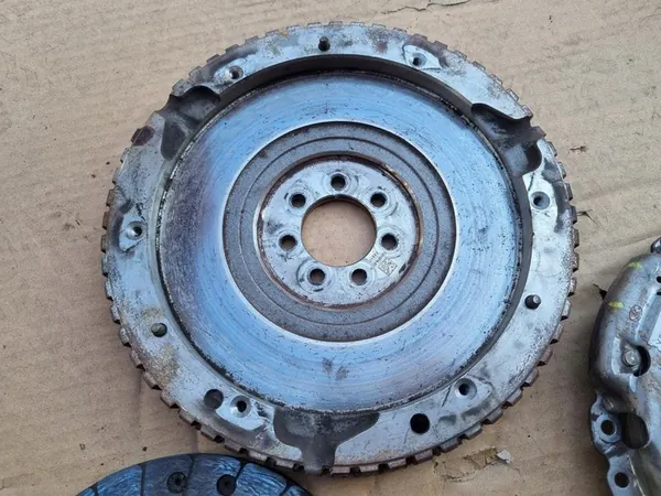 Embreagem completa Renault Clio IV OEM 302050736R image 3