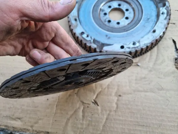 Embreagem completa Renault Clio IV OEM 302050736R image 7