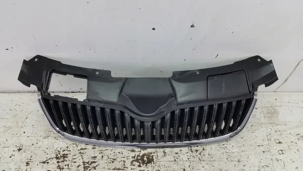 Skoda Fabia II Front Grill Chrome image 2