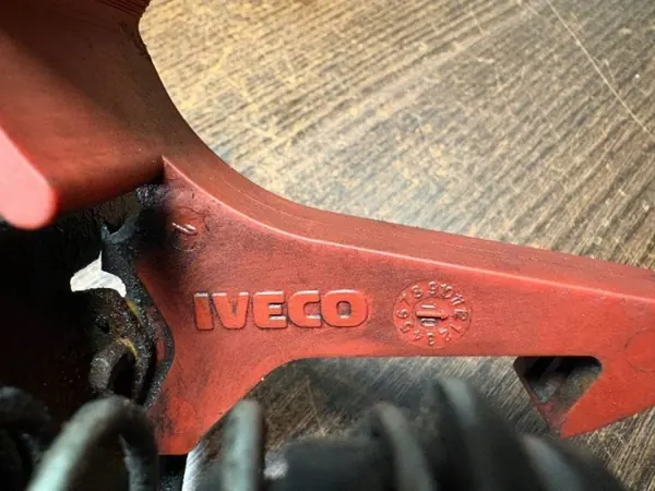 Iveco OE 3804437 Cerrojo de Capó Usado image 7