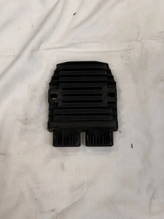 Régulateur de tension OEM 2003098900 pour Peugeot image 2