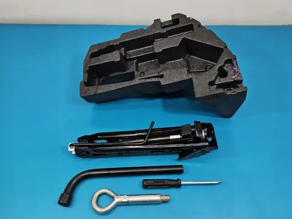 Gebrauchter trapezförmiger Wagenheber-Satz für Opel Corsa E image 4
