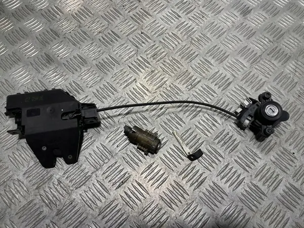 Inserção Fechadura Porta Esquerda Porta-Malas BMW E60 E61 OEM image 2