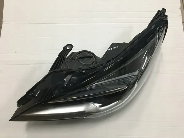 OPEL ASTRA K V 5 15- Vasemman puolen ajovalolasi + LED image 2