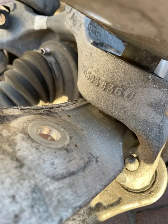 OEM 80A505436J Taka-oikea pyöränkannatin Audi Q5 image 3
